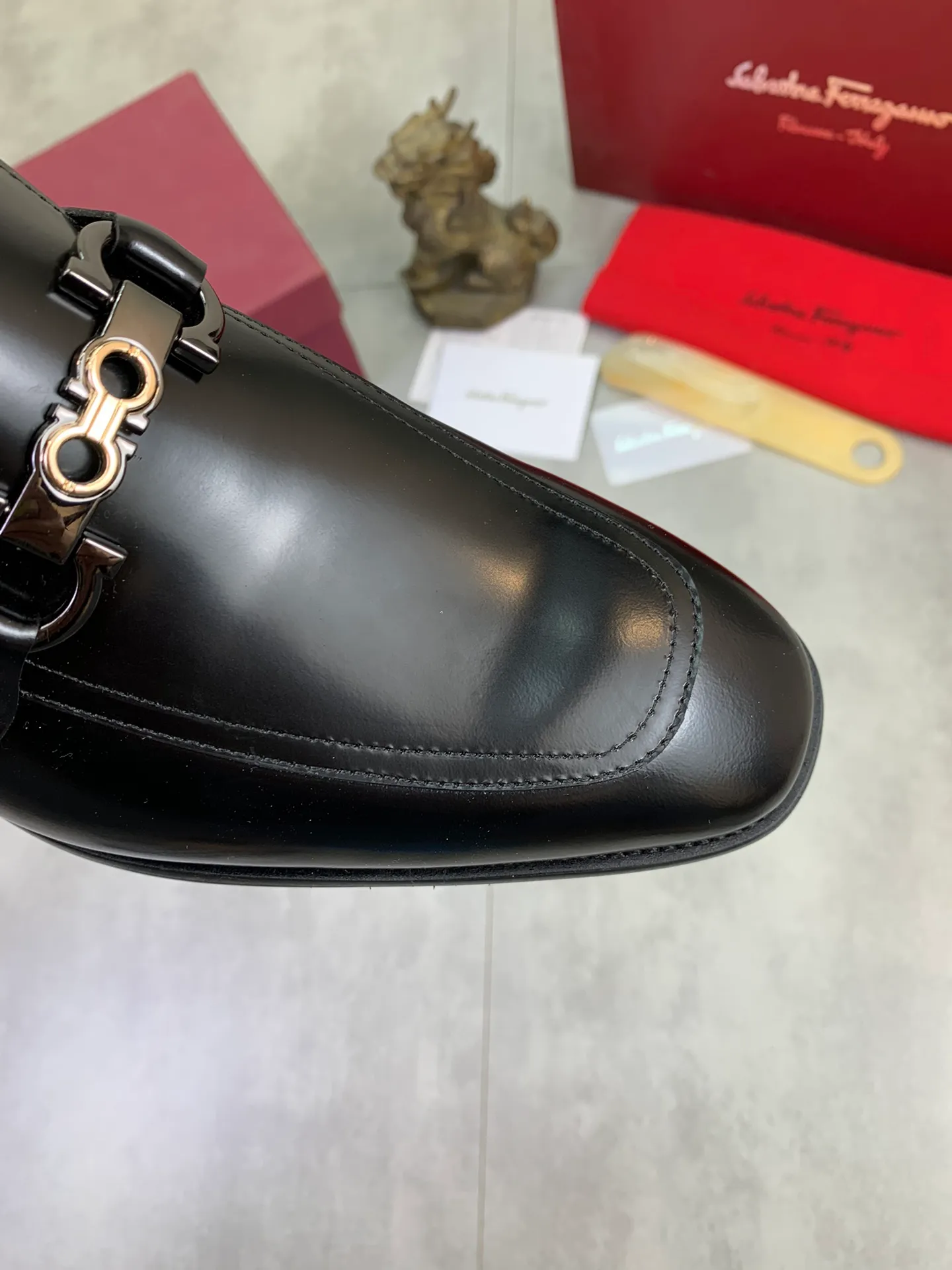 Men's Men's Shoes 💰P460💰[New Style] Water-dyed Niuli 🆘[Salvatore Ferragamo] Ferragamo's latest casual business leather shoes for men! Available at counters simultaneously! The fabric is made of specially imported original open-edge beaded calfskin, and the interior is made of imported water-dyed cowhide. It is absolutely luxurious and leads the fashion trend. Matching code: 38-47 black and burgundy optional